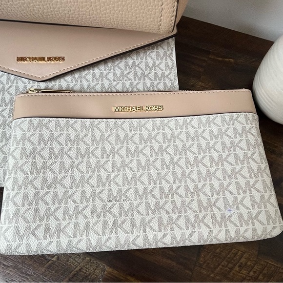 Michael Kors 3 in 1 Large Maisie Tote. Beige. #360 - Picture 5 of 14